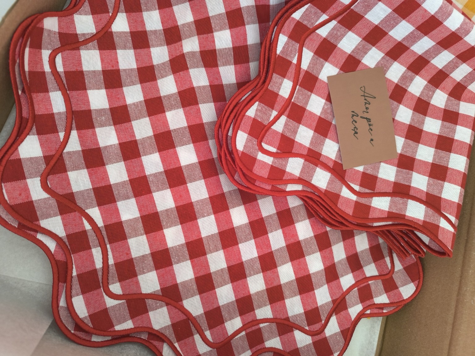 Guardanapos Onda em Vichy vermelho e branco com contorno vermelho